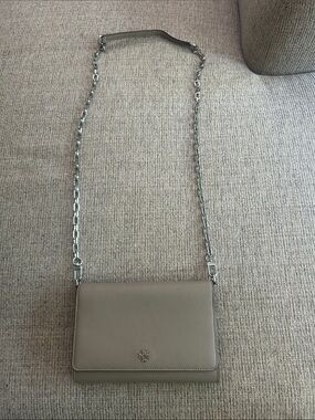 Tory Burch Robinson Leather Chain Wallet/Shoulder/Crossbody Bag in French Gray.